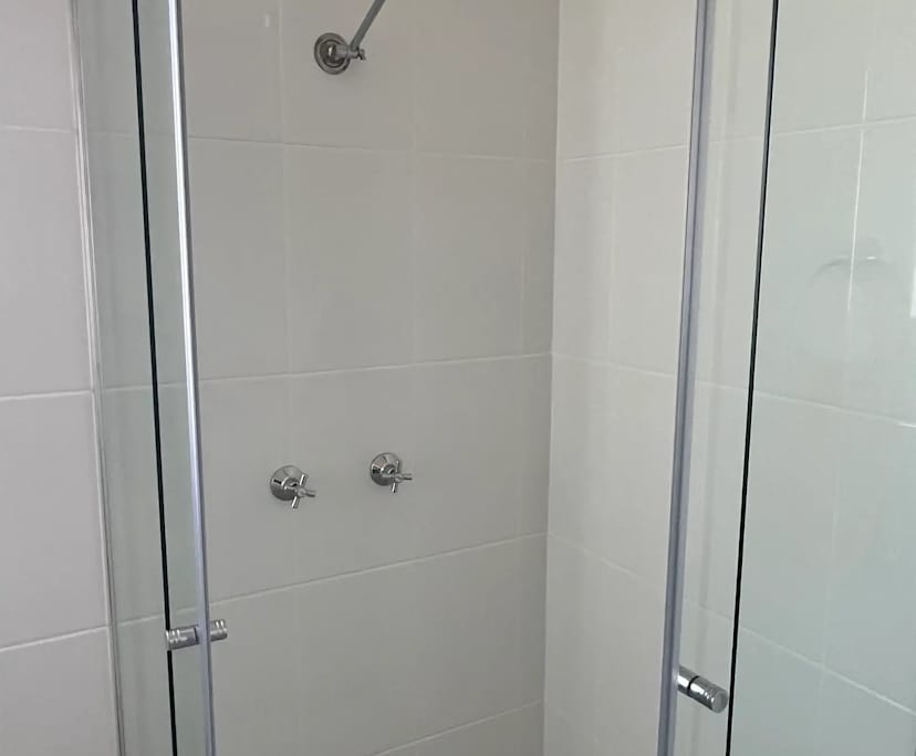 $330, Share-house, 3 bathrooms, Runaway Bay QLD 4216