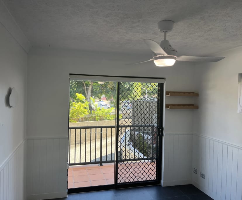 Unfurnished room with ensuite in a flatshare