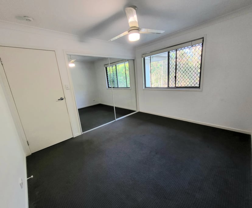 $290, Share-house, 3 bathrooms, Pacific Pines QLD 4211