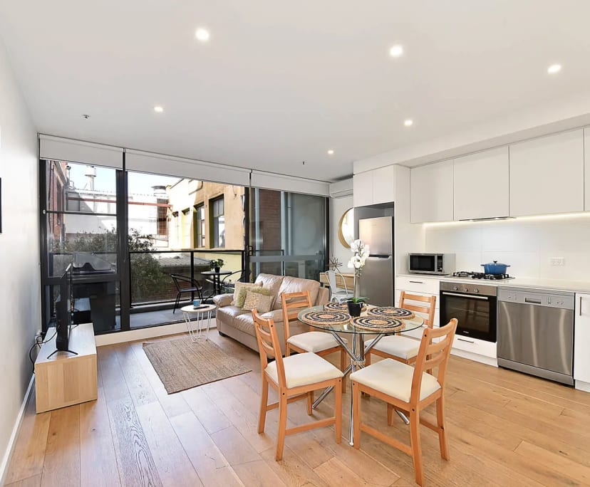 $770, 1-bed, 1 bathroom, St Kilda VIC 3182