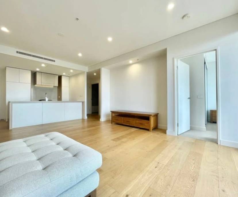 Furnished room with ensuite in a flatshare