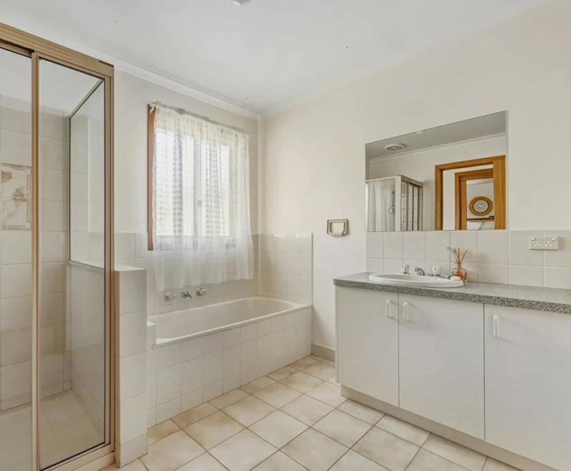 Room in a share house