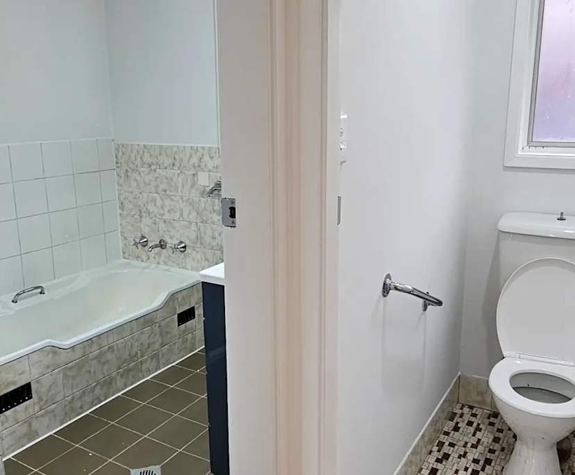 $850, Whole-property, 3 bathrooms, Toongabbie NSW 2146