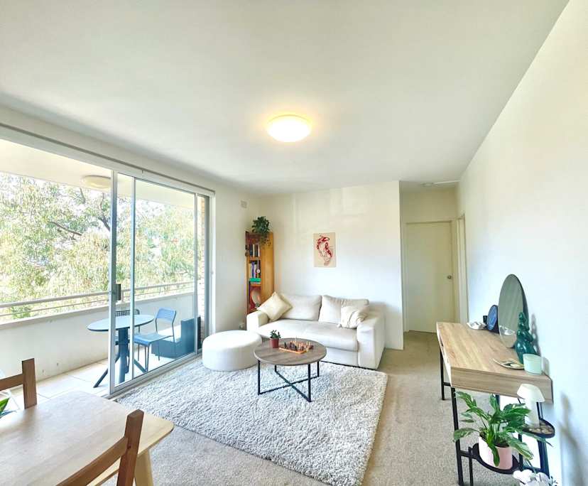 Unfurnished room in a flatshare