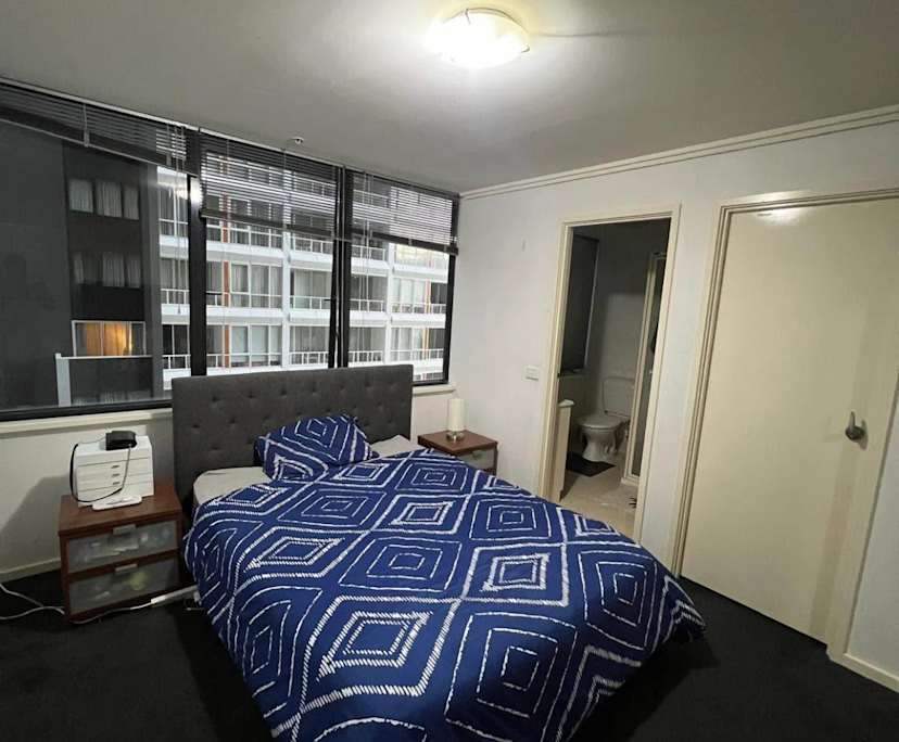 Furnished room with ensuite in a flatshare