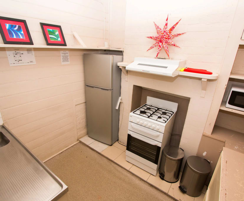 $350, Share-house, 6 bathrooms, Elwood VIC 3184