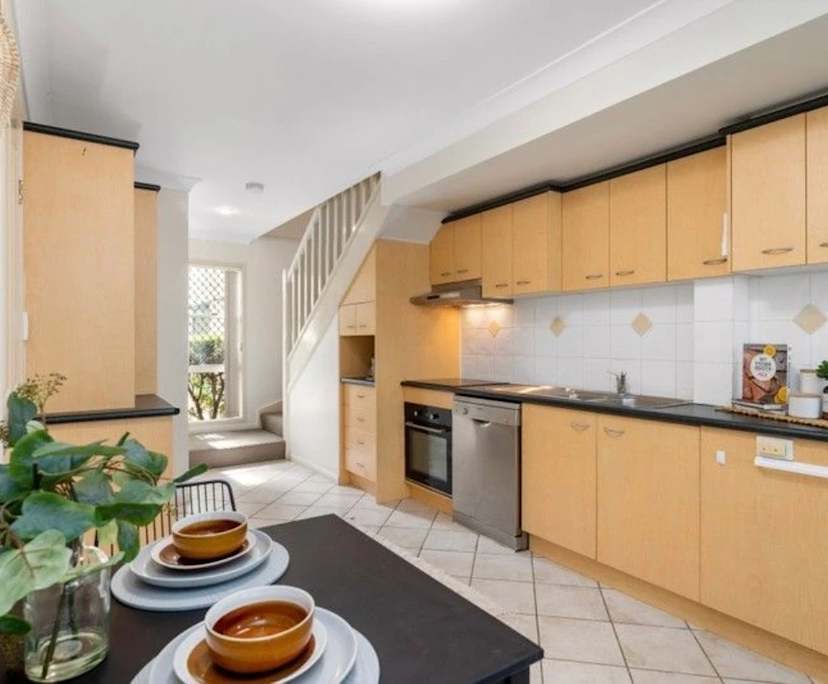 $350, Share-house, 2 bathrooms, Greenslopes QLD 4120