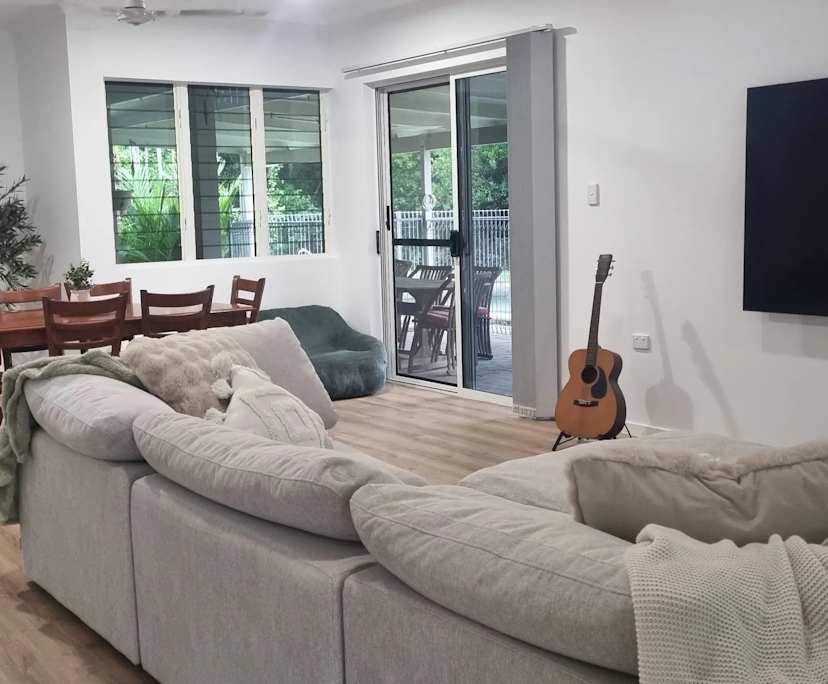 $350, Share-house, 4 bathrooms, Mooroobool QLD 4870