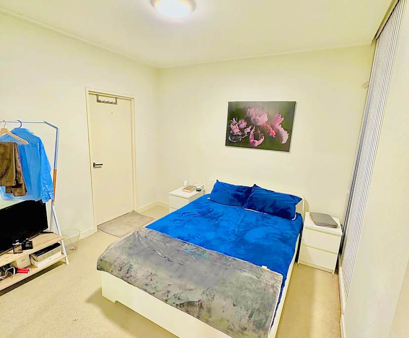 Furnished room with ensuite in a flatshare