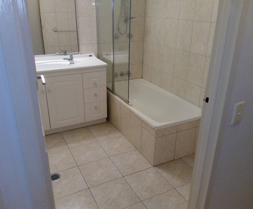 $410, Flatshare, 2 bathrooms, Surfers Paradise QLD 4217