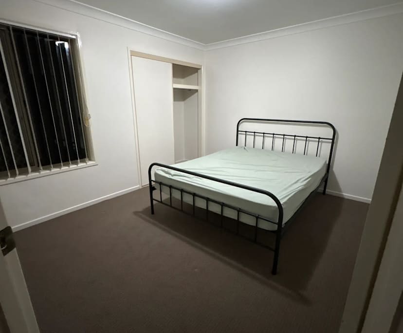 $390, Share-house, 3 bathrooms, Merrimac QLD 4226