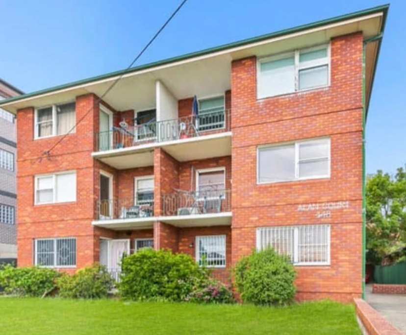 Unfurnished room in a flatshare