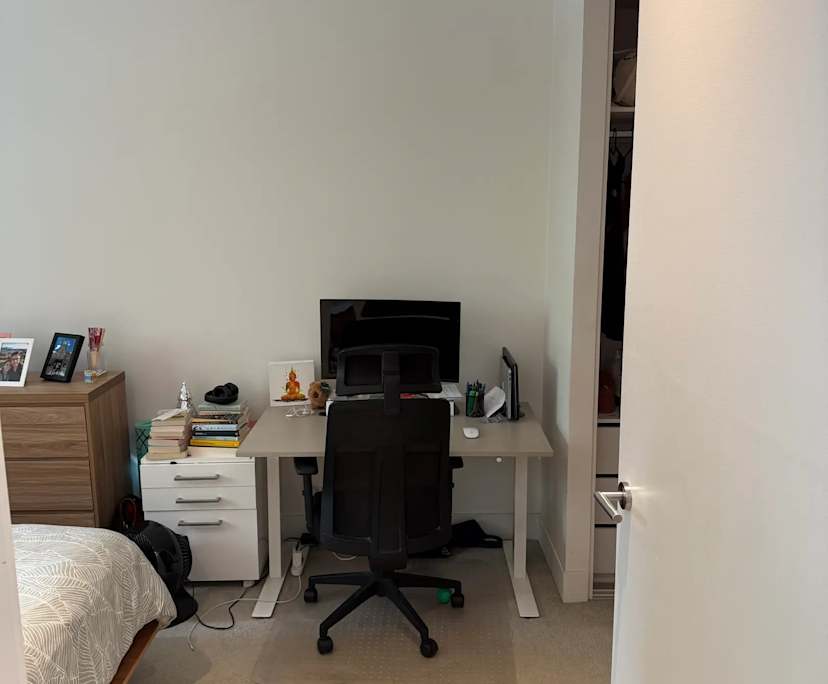 Unfurnished room with ensuite in a flatshare