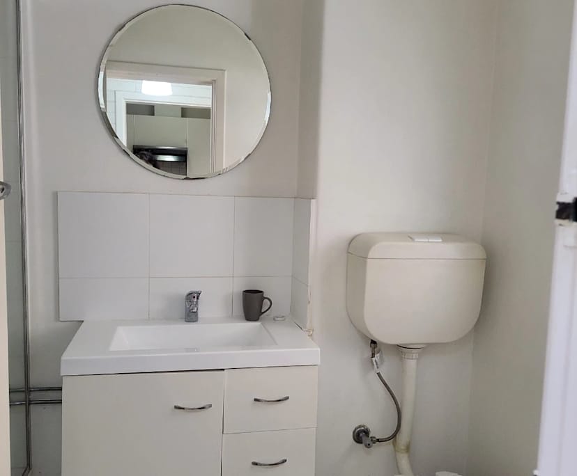 Furnished room in a flatshare