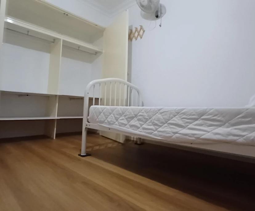 Room in a share house