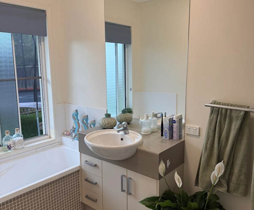 $350, Student-accommodation, 4 bathrooms, Sippy Downs QLD 4556