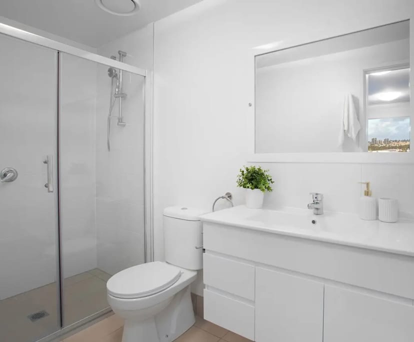 Unfurnished room with ensuite in a flatshare