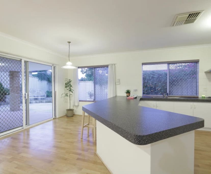 2 Rooms for Rent in East Victoria Park, Perth 220...