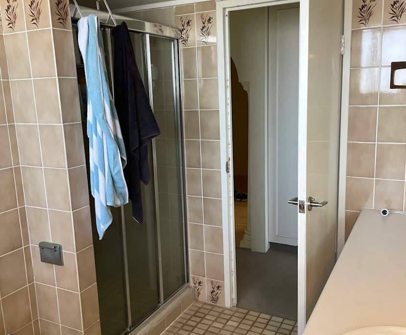 $275, Flatshare, 2 bathrooms, Surfers Paradise QLD 4217