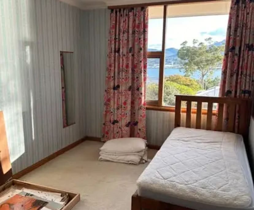 Room in a share house