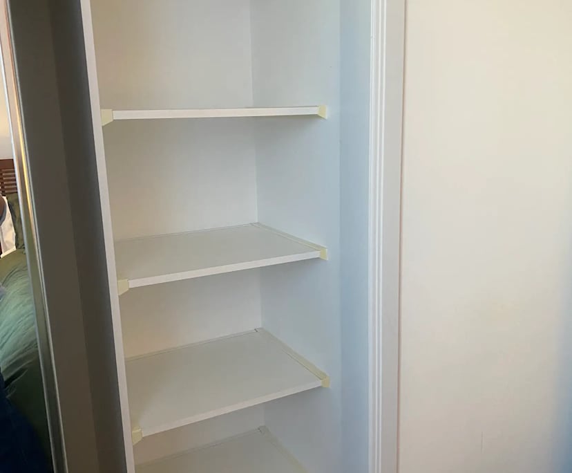 $350, Student-accommodation, 3 bathrooms, Paradise Point QLD 4216