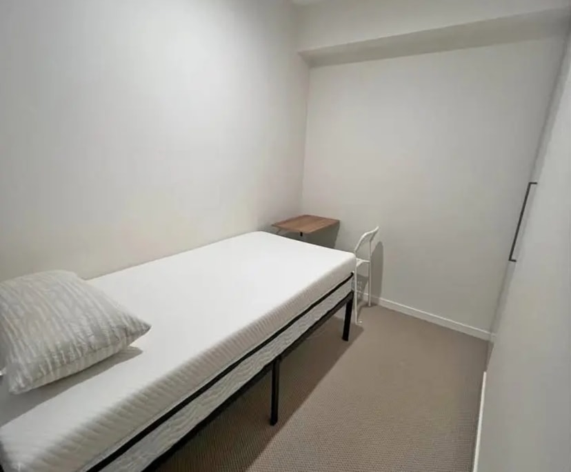Furnished room in a flatshare