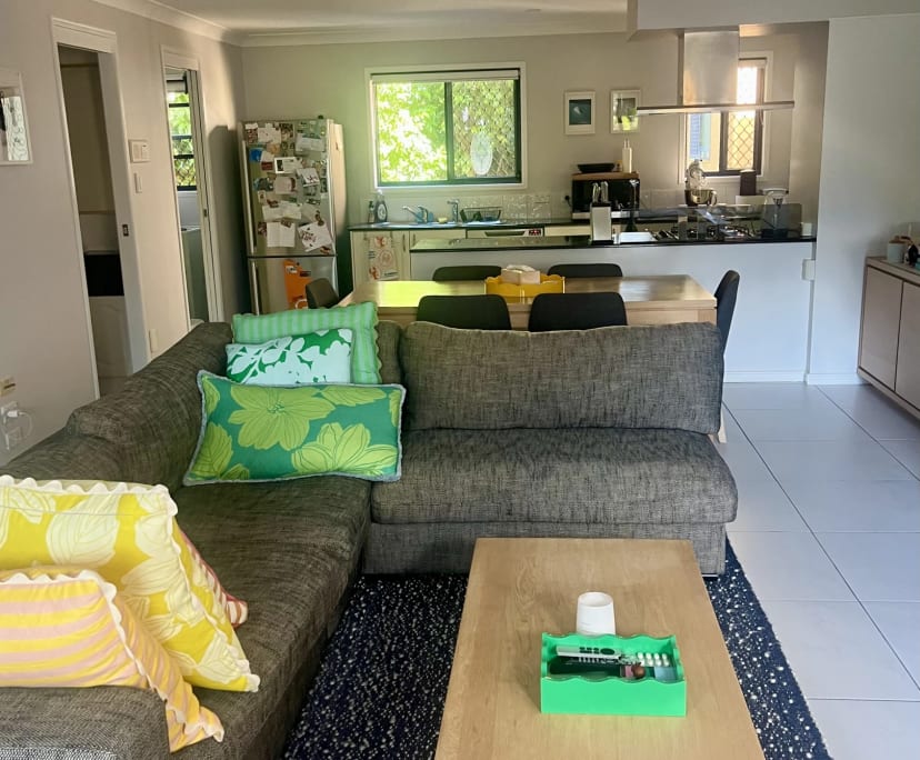 $300, Flatshare, 2 bathrooms, Taringa QLD 4068
