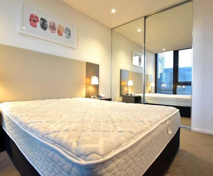 Furnished room in a flatshare