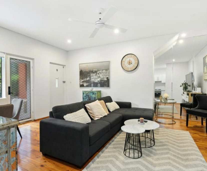 Furnished room in a flatshare