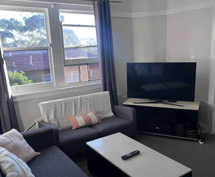 Furnished room in a flatshare