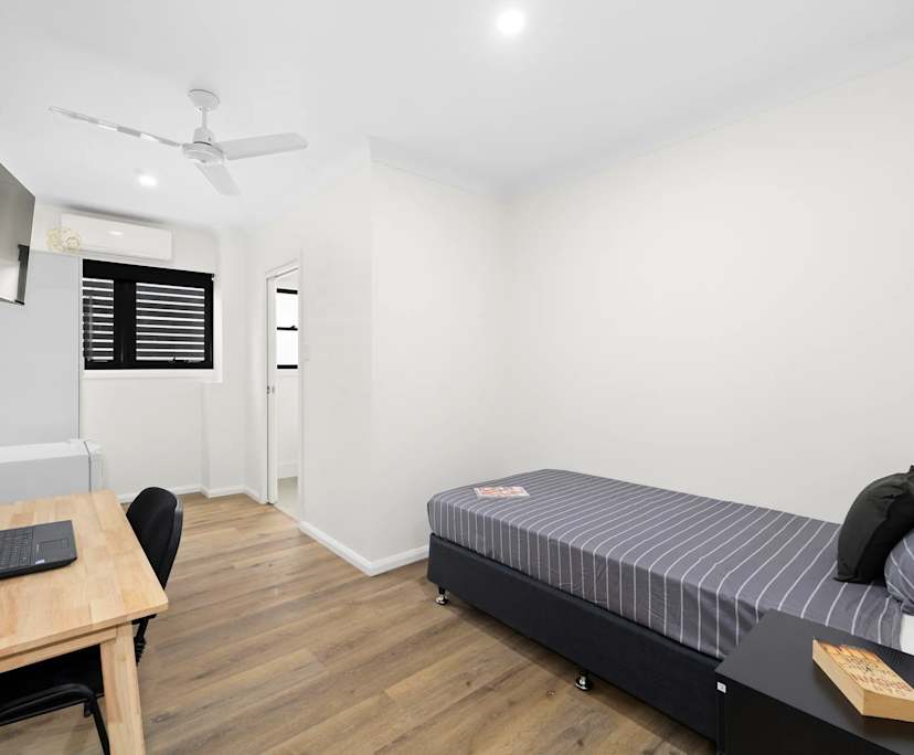 $295, Student-accommodation, 1 bathroom, Highgate Hill QLD 4101