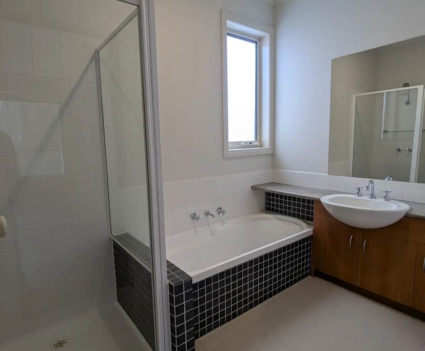 Unfurnished room in a share house