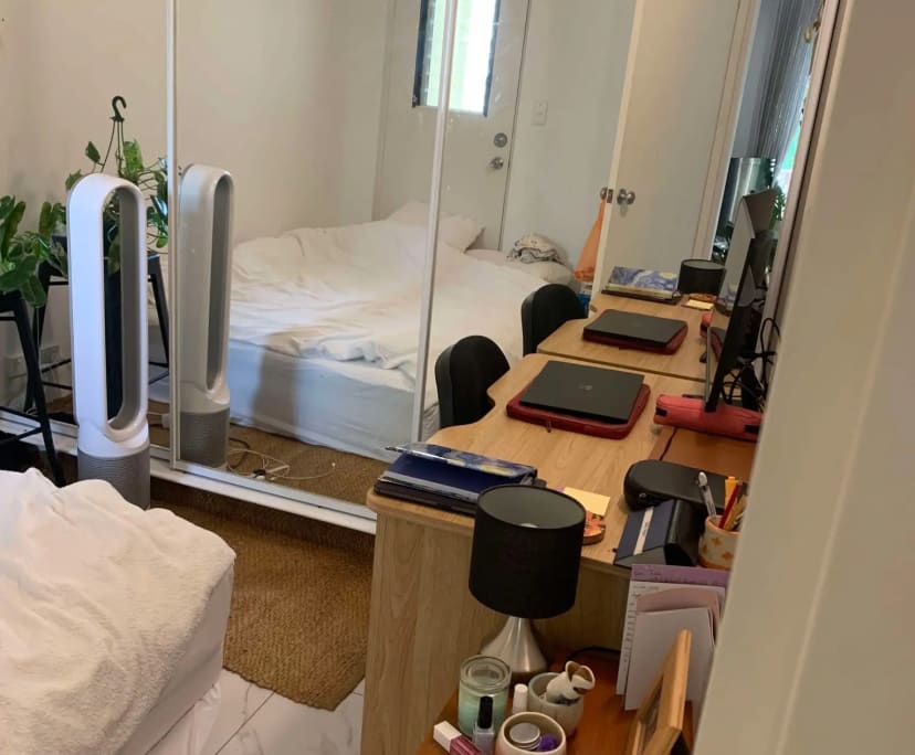 Room in a share house