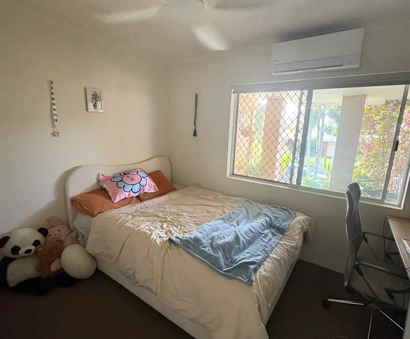 Furnished room in a share house