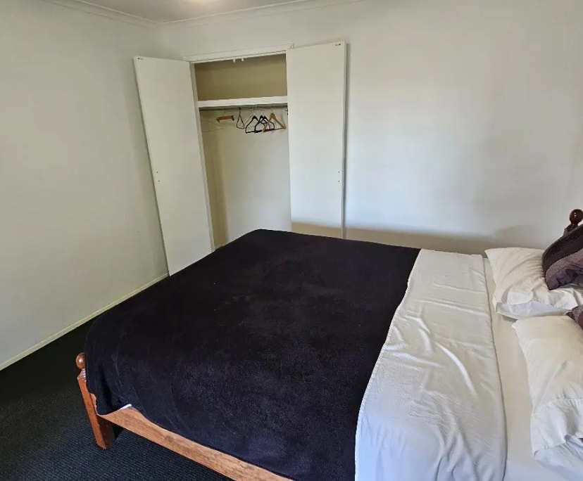 $320, Share-house, 3 bathrooms, Highland Park QLD 4211