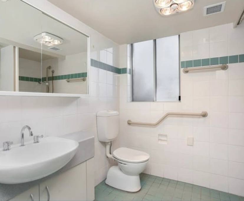 Furnished room in a flatshare