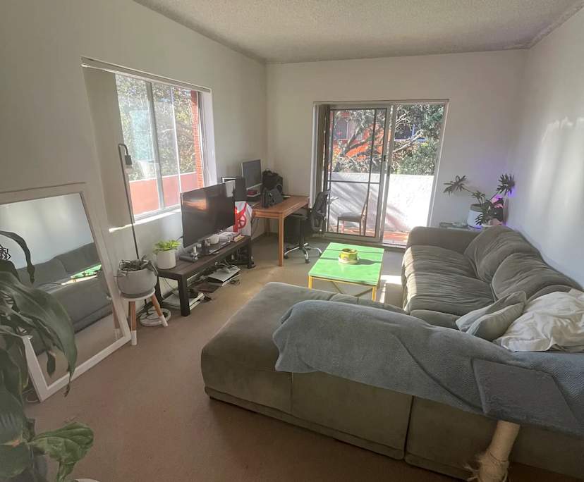 Unfurnished room in a flatshare