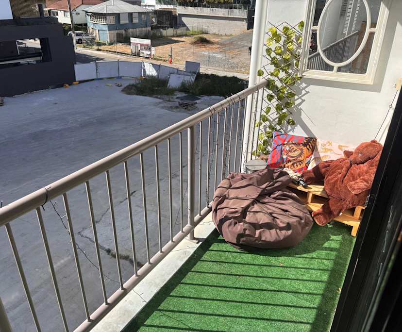 $300, Flatshare, 3 bathrooms, West End QLD 4101