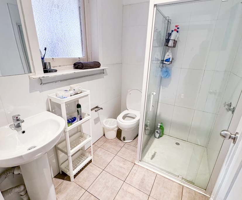 $350, Share-house, 6 bathrooms, St Kilda VIC 3182