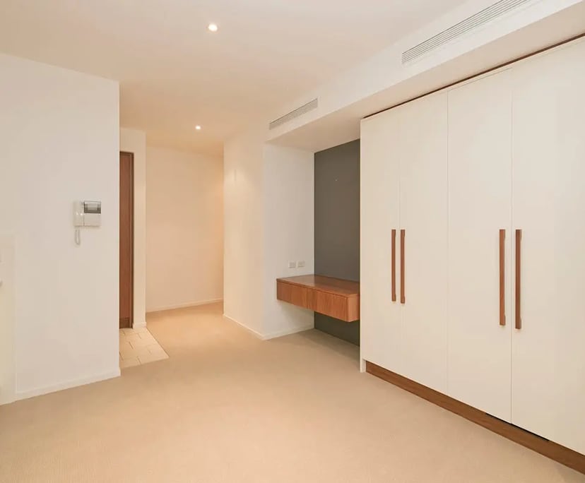 Unfurnished room with own bathroom