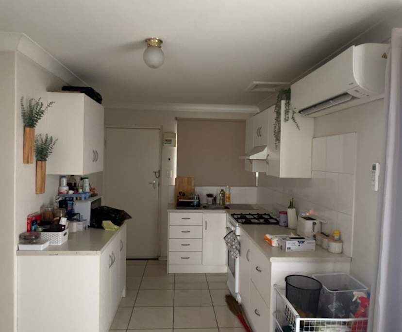 Room in a share house