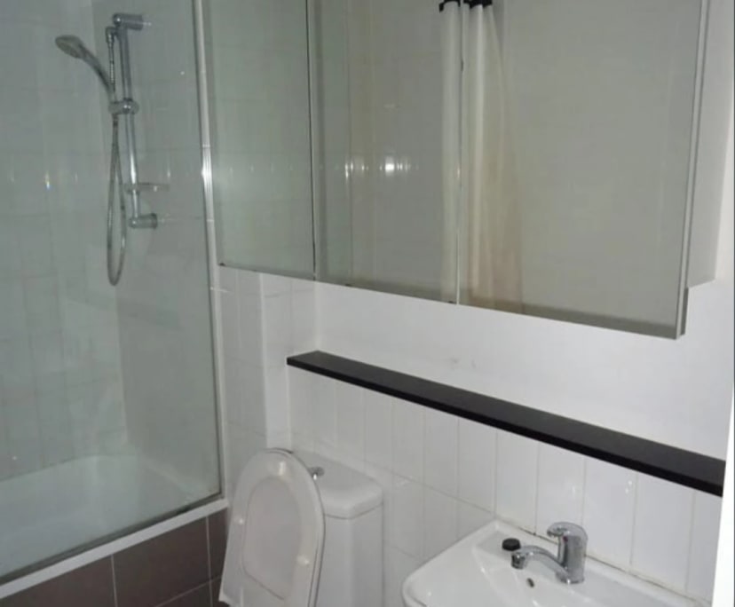 Unfurnished room in a flatshare