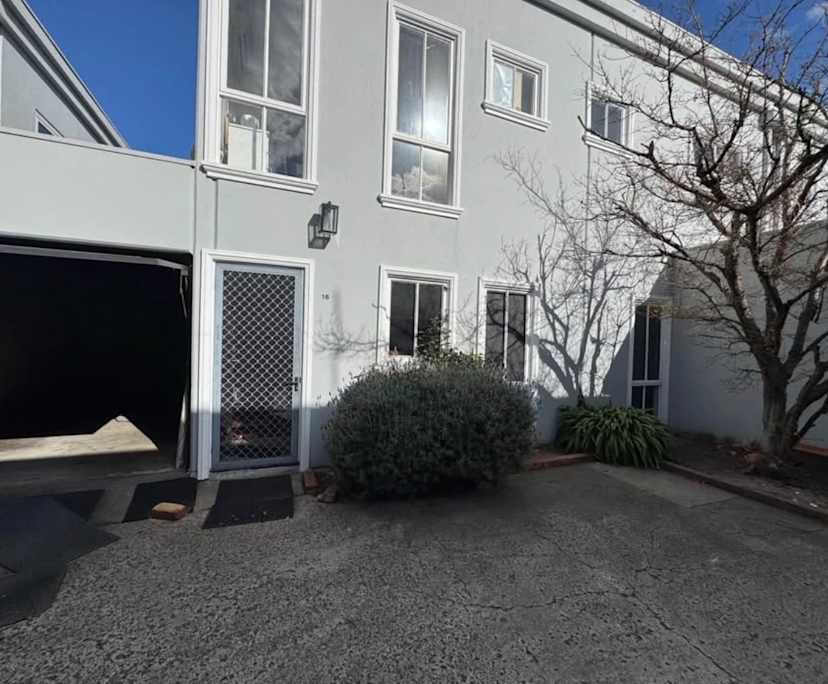 Whole property with 3 rooms for rent