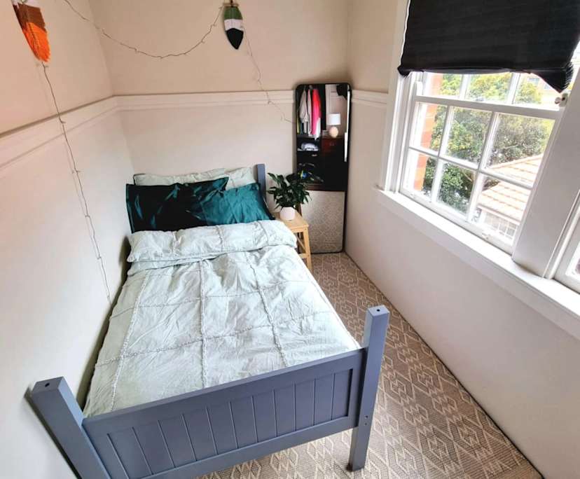 Furnished room in a flatshare
