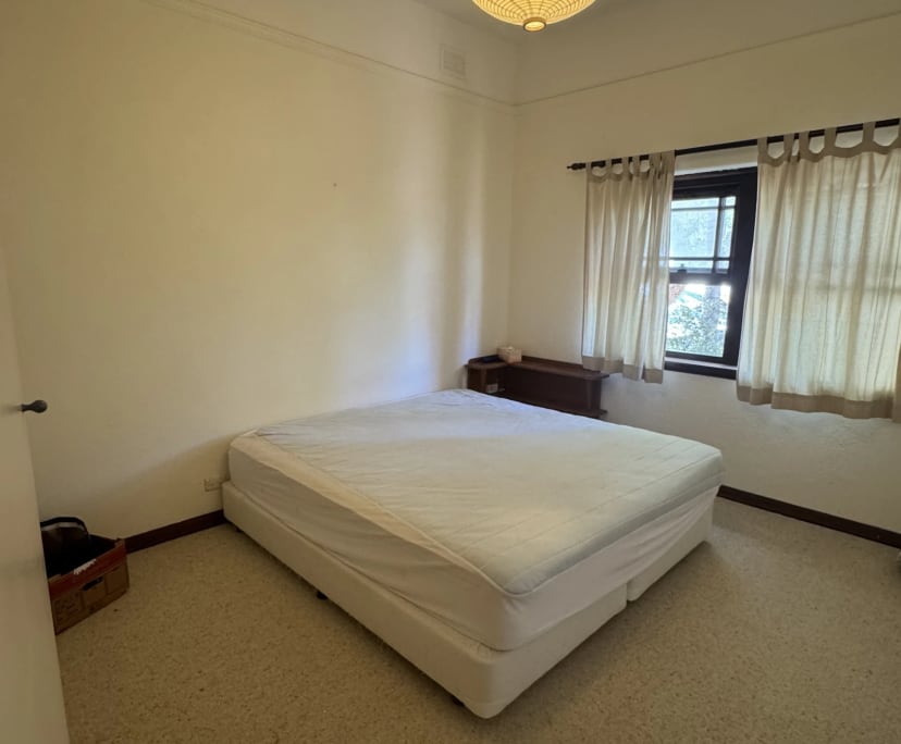 Furnished room in a flatshare
