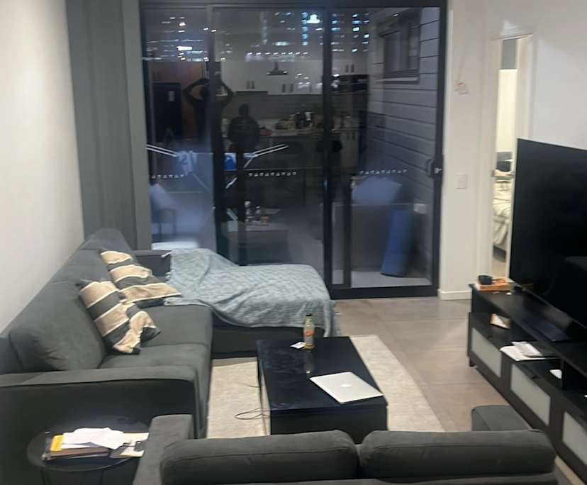 Furnished room with ensuite in a flatshare