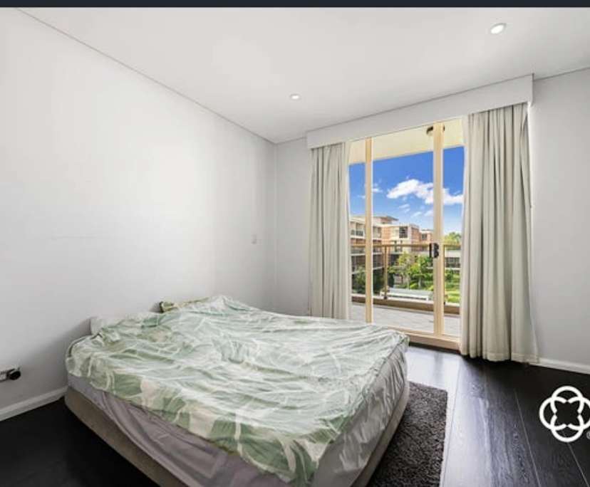 Furnished room with ensuite in a flatshare
