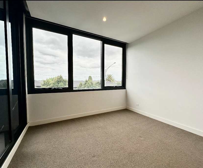Unfurnished room with own bathroom