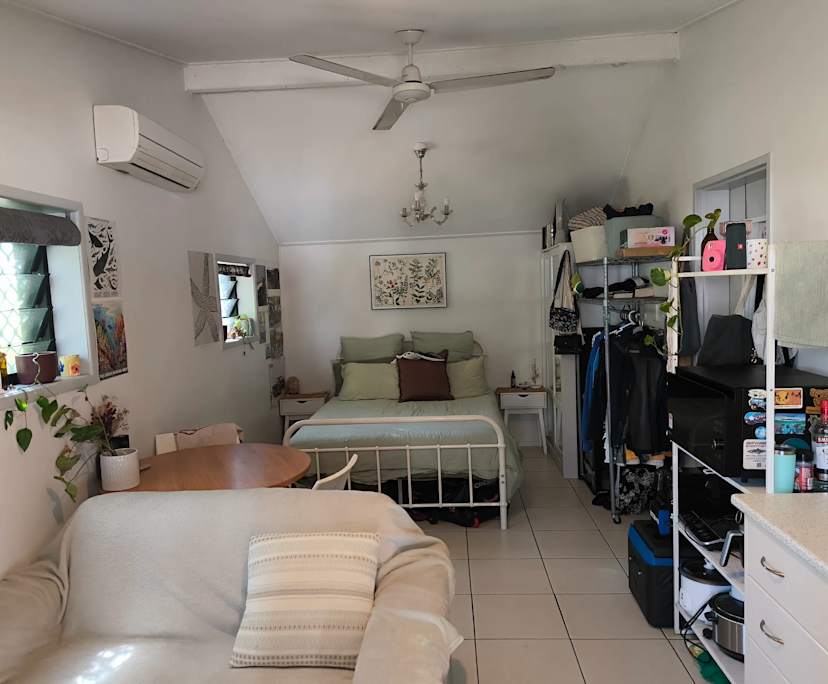 Furnished room studio flat for rent