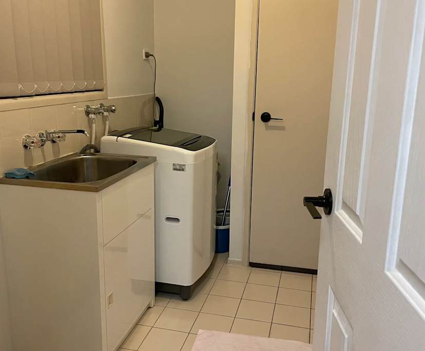 Room in a share house